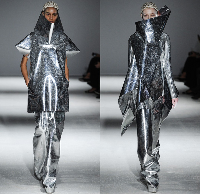 Gareth Pugh 2014-2015 Fall Autumn Winter Mens Runway Looks Fashion - Paris Fashion Week Mode à Paris Prêt à Porter Défilés - Drapery Plastic White Disco Ball Kimono Robes Wrap Funnel Neck 10 Gallon Hat Ruffles Furry Oversized Outerwear Coat Cape Poncho Futuristic Minimalist Dress Slouchy Silver Metallic Net Fishnet 3d Squares Peek-A-Boo