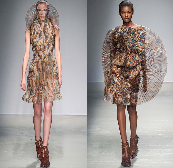 Iris van Herpen 2015-2016 Fall Autumn Winter Womens Runway Catwalk Looks - Mode à Paris Fashion Week Mode Féminin France - Terraform 3D Architectonic Biomimetic Structures Geometric Polymorphic Laser Cut Circle Round Sphere Mesh Halter Top Waffle Quilted Dress Sheer Chiffon Pants Trousers Crop Top Midriff Metallic Silk Accordion Pleats Skirt Frock Outerwear Jacket Onesie Coveralls Playsuit Organic