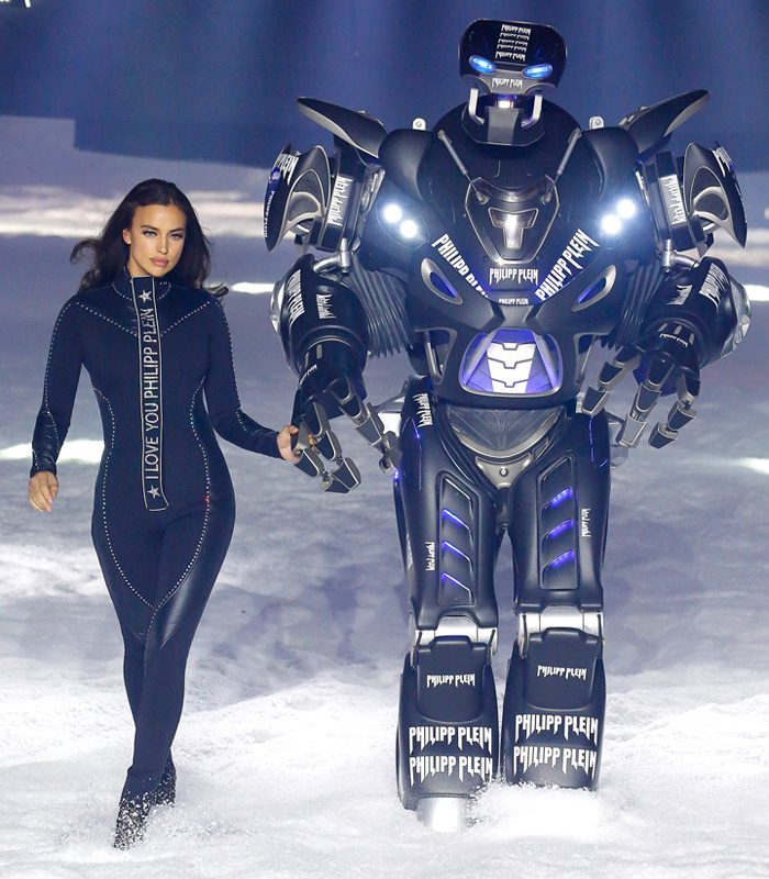 Philipp Plein 2018-2019 Fall Autumn Winter Womens Runway Catwalk Looks - New York Fashion Week NYFW - Space Invasion UFO Futuristic Sportswear Alpine Arctic Skis Snowboards Straps Belts Aviator Helmet Metallic Silver Nylon Thermal Harness Outerwear Parka Quilted Puffer Down Jacket Bubble Coat Hoodie Plush Fur Shearling Biker Pants Backpack Teddy Bear Mini Attache Snakeskin Goggles Ombré Plastic Rainwear Bedazzled Jewels Gemstones Studs Sequins Onesie Jumpsuit Sheer Tulle Tutu Unitard Robot