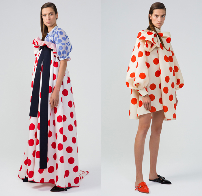 Dice Kayek 2018 Spring Summer Womens Lookbook Presentation - Mode à Paris Fashion Week Mode Féminin France - Volumized Sculptural Polka Dots Sash Ribbon Bow Tie Up Ruffles Flounce Sheer Chiffon Tulle Silk Satin Tiered Accordion Pleats Brooch Broach Broche Embroidery Appliqués Bedazzled Jewels Gemstones Flowers Floral Squares Fringes Check Coat Blazer Blouse Leg O'Mutton Sleeves Shirtdress Sweatshirt Vest Pantsuit Butterfly Shoulders Dress High Waist Skirt Wide Leg Mismatch Mules Flats Platforms