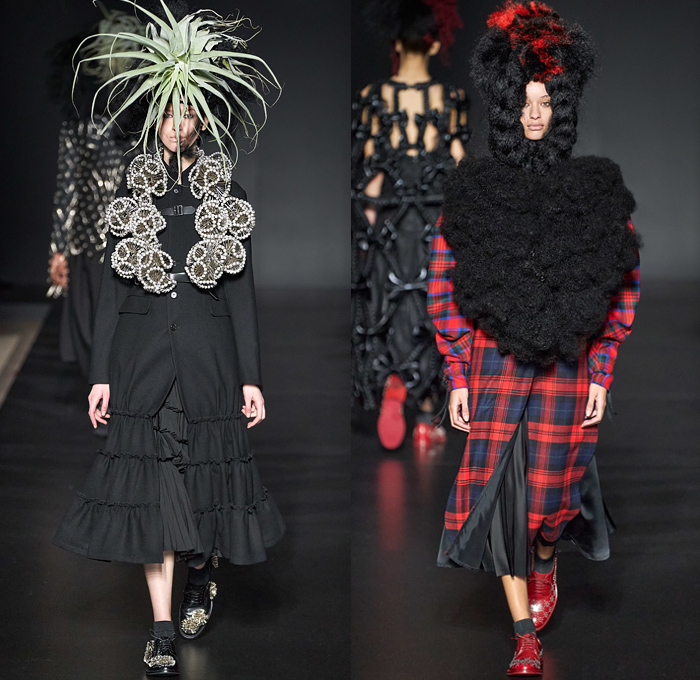 Noir Kei Ninomiya 2020-2021 Fall Autumn Winter Womens Runway Catwalk Looks - Mode à Paris Fashion Week France - Sculpture Voluminous Red Black Plants Leaves Cloud Bush Steel Wool Wires Fringes Rope Braid Weave Ruffles Tiered Plaid Check Tartan Bows Harness Fringes Crop Top Leather Jacket Hoodie Trench Coat Pearls Pins Sphere Trompe L'oeil Plastic Ostrich Feathers Hair Fur Dress Skirt Gown Sheer Tulle Bedazzled Studs Oxford Shoes