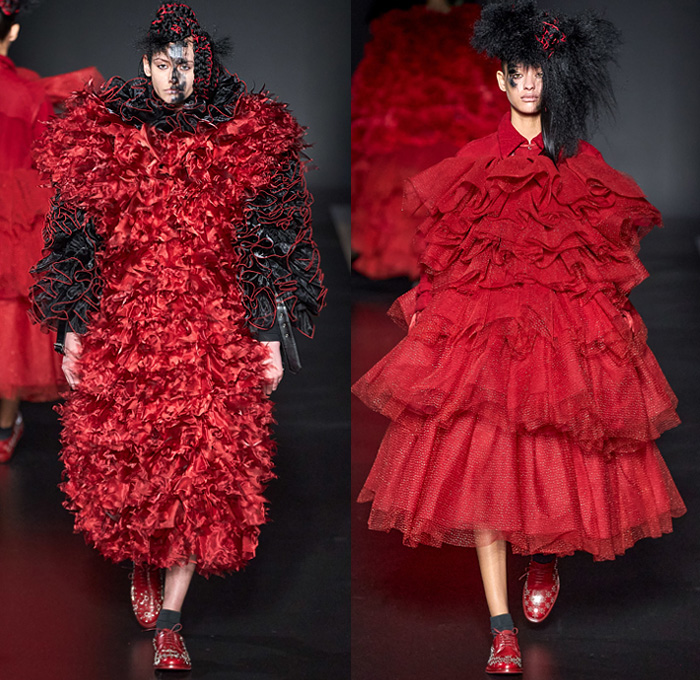 Noir Kei Ninomiya 2020-2021 Fall Autumn Winter Womens Runway Catwalk Looks - Mode à Paris Fashion Week France - Sculpture Voluminous Red Black Plants Leaves Cloud Bush Steel Wool Wires Fringes Rope Braid Weave Ruffles Tiered Plaid Check Tartan Bows Harness Fringes Crop Top Leather Jacket Hoodie Trench Coat Pearls Pins Sphere Trompe L'oeil Plastic Ostrich Feathers Hair Fur Dress Skirt Gown Sheer Tulle Bedazzled Studs Oxford Shoes