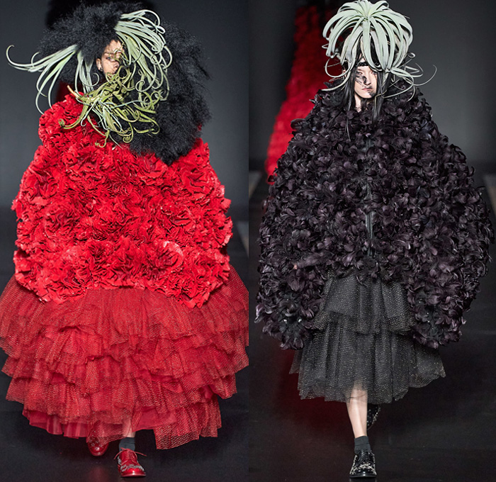 Noir Kei Ninomiya 2020-2021 Fall Autumn Winter Womens Runway Catwalk Looks - Mode à Paris Fashion Week France - Sculpture Voluminous Red Black Plants Leaves Cloud Bush Steel Wool Wires Fringes Rope Braid Weave Ruffles Tiered Plaid Check Tartan Bows Harness Fringes Crop Top Leather Jacket Hoodie Trench Coat Pearls Pins Sphere Trompe L'oeil Plastic Ostrich Feathers Hair Fur Dress Skirt Gown Sheer Tulle Bedazzled Studs Oxford Shoes