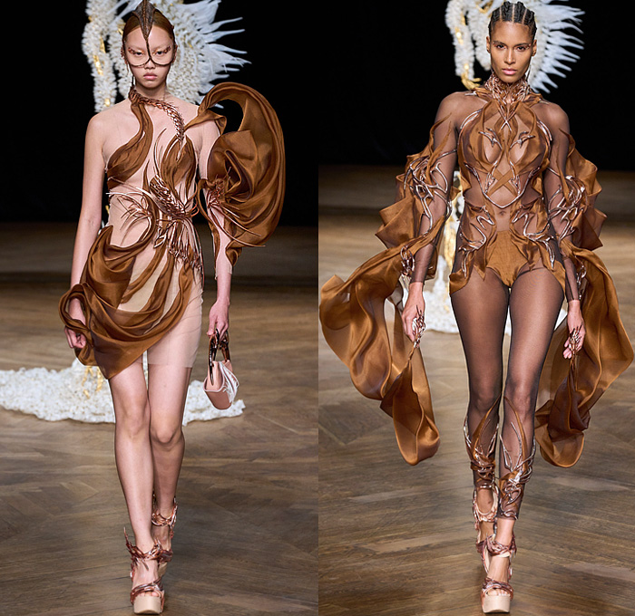 Iris van Herpen 2022-2023 Fall Autumn Winter Womens Runway Catwalk Looks - Haute Couture Avant Garde High Fashion - Meta-Morphism 3D Printed Sculpture Branches Veins Lasercut Electroplated Silver Plant Organza Sheer Tulle Draped Dress Gown Onesie Jumpsuit Playsuit Overalls Embroidery Swirls Banana Leaf Ribbons Skeletal Spine Futuristic Web Mesh Headwear Fringes One Shoulder Sorceress Outline Face Silhouette Coat Handbag