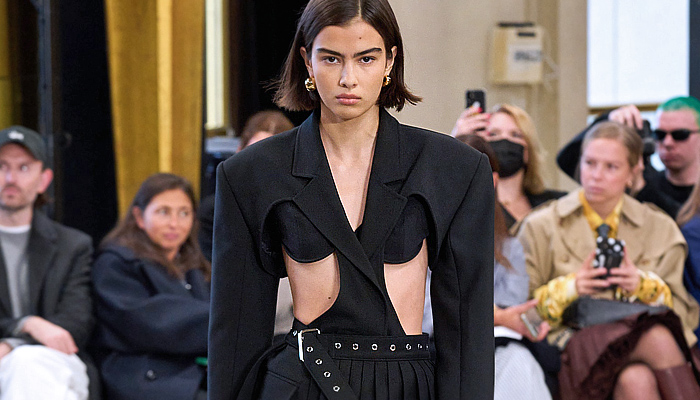 Rokh 2023 Spring Summer Womens Runway Collection - Mode à Paris Fashion Week France - Irrational View Accordion Pleats Trench Coat Lace Embroidery Crop Top Midriff Asymmetrical Patchwork Deconstructed Raw Hem Unfinished Frayed Tiered Bedazzled Metal Studs Blazer Jacket Straps Belts Grommets Holes Hooks Fringes Pencil Skirt Paper Bag Waist Bandeau Bralette Zipper Patchwork Stripes Strapless Pockets Jagged Ripped Torn Dress One Shoulder Cutout Wide Leg Flare Pantsuit Handbag Sandals Rokh 2023 Spring Summer Womens Runway Collection - Mode à Paris Fashion Week France - Irrational View Accordion Pleats Trench Coat Lace Embroidery Crop Top Midriff Asymmetrical Patchwork Deconstructed Raw Hem Unfinished Frayed Tiered Bedazzled Metal Studs Blazer Jacket Straps Belts Grommets Holes Hooks Fringes Pencil Skirt Paper Bag Waist Bandeau Bralette Zipper Patchwork Stripes Strapless Pockets Jagged Ripped Torn Dress One Shoulder Cutout Wide Leg Flare Pantsuit Handbag Sandals
