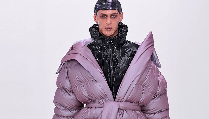 Rains 2024-2025 Fall Autumn Winter Mens Runway Looks - Paris Fashion Week Mens Homme Automne Hiver - Figures - Conceptual Uniform Postmodernist Colors Fleece Scarf Quilted Puffer Bubble Oversized Outerwear Coat Parka Jacket Wide Lapel Patchwork Nylon Metallic Poncho Cloak Blanket Hood Vest Drawstring Nebula Camo Camouflage Shorts Tights Leggings PVC Vinyl Pleather Wide Leg Baggy Loose Manskirt Canister Bags Boots Gloves