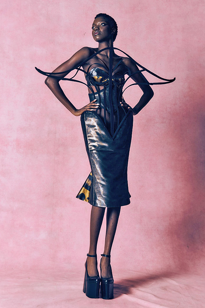 Harris Reed 2026-2027 Fall Winter Womens Fashion Trends - London Fashion Week LFW - Multifarious - Armor Plate, Medieval, Corset, Curvature, Patchwork, Textures, Animal Prints, Patterns, Eveningwear, Gown, Dress, Capelet, Quilted, Pellegrina, Cylindrical, Feathers, Plumage, Decorated, Sculpture, Skeletal, Framework, Bunny Ear Shoulders, Pencil Skirt Harris Reed 2026-2027 Fall Winter Womens London Fashion Week - Armor Plate, Corset, Patchwork, Gown, Capelet, Feathers, Sculpture