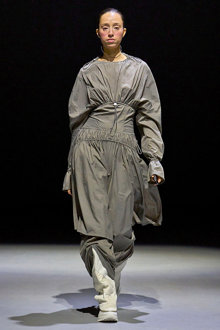 Jane Wade 2026-2027 Fall Winter Womens Fashion Runway Trends - drawstring, rope, capelet, fringes, mesh, hex nuts, tent rods