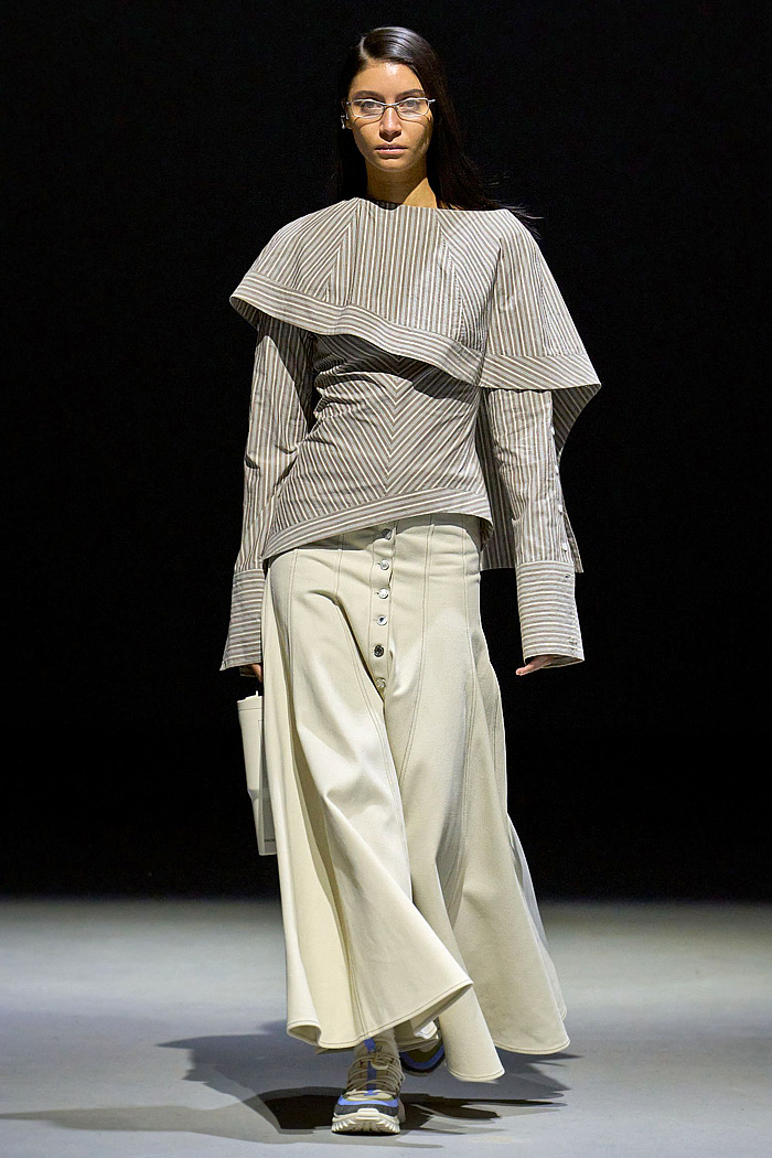 Jane Wade 2026-2027 Fall Winter Womens Fashion Runway Trends - drawstring, rope, capelet, fringes, mesh, hex nuts, tent rods