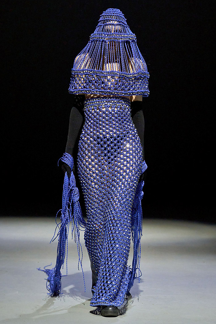 Jane Wade 2026-2027 Fall Winter Womens Fashion Runway Trends - drawstring, rope, capelet, fringes, mesh, hex nuts, tent rods