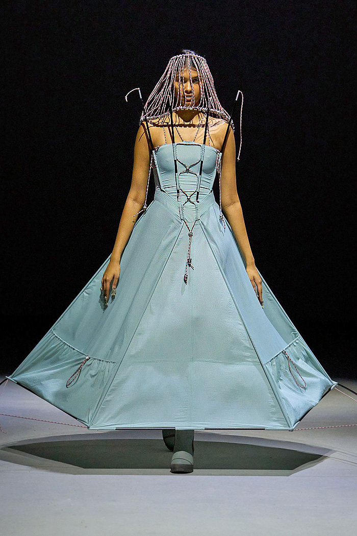 Jane Wade 2026-2027 Fall Winter Womens Fashion Runway Trends - drawstring, rope, capelet, fringes, mesh, hex nuts, tent rods