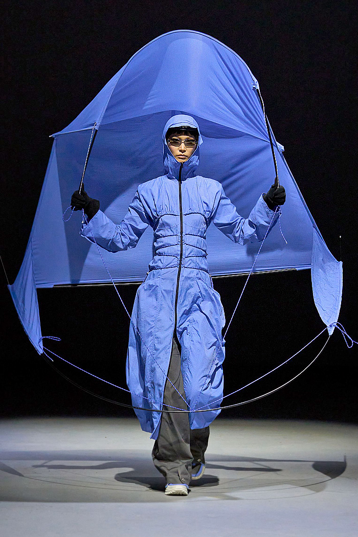 Jane Wade 2026-2027 Fall Winter Womens Fashion Runway Trends - drawstring, rope, capelet, fringes, mesh, hex nuts, tent rods