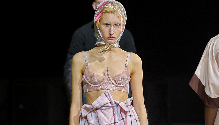 Natasha Zinko 2026-2027 Fall Winter Fashion - London Fashion Week - Briefs, Deconstructed, Patchwork, Robe, Motorcycle Pads Natasha Zinko 2026-2027 Fall Winter Fashion - London Fashion Week - Briefs, Deconstructed, Patchwork, Robe, Motorcycle Pads