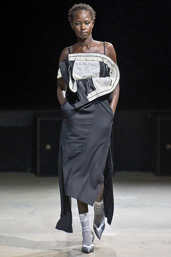 Natasha Zinko 2026-2027 Fall Autumn Winter Womens Fashion Runway Trends - London Fashion Week - Pointy Shoulders, Blouse, Flowers, Floral, Scarf, Briefs, Underwear, Lace, Embroidery, Deconstructed, Waistband Neckline, Curved Waist, Mini Dress, Mittens, Patchwork, Dress, Picnic Check, Fruits, Linen, Oversized, Outerwear, Coat, Plaid, Bralette, Crop Top, Robe Skirt, Loop Hem Natasha Zinko 2026-2027 Fall Winter Womens Fashion - London Fashion Week - Briefs, Lace, Deconstructed, Patchwork, Robe Skirt