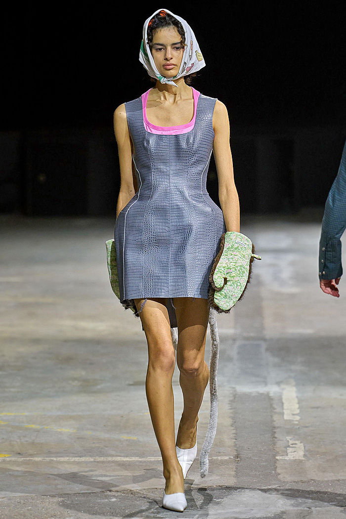 Natasha Zinko 2026-2027 Fall Autumn Winter Womens Fashion Runway Trends - London Fashion Week - Pointy Shoulders, Blouse, Flowers, Floral, Scarf, Briefs, Underwear, Lace, Embroidery, Deconstructed, Waistband Neckline, Curved Waist, Mini Dress, Mittens, Patchwork, Dress, Picnic Check, Fruits, Linen, Oversized, Outerwear, Coat, Plaid, Bralette, Crop Top, Robe Skirt, Loop Hem Natasha Zinko 2026-2027 Fall Winter Womens Fashion - London Fashion Week - Briefs, Lace, Deconstructed, Patchwork, Robe Skirt