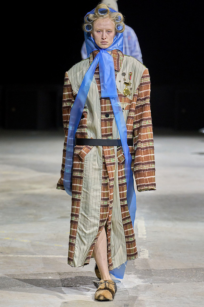 Natasha Zinko 2026-2027 Fall Autumn Winter Womens Fashion Runway Trends - London Fashion Week - Pointy Shoulders, Blouse, Flowers, Floral, Scarf, Briefs, Underwear, Lace, Embroidery, Deconstructed, Waistband Neckline, Curved Waist, Mini Dress, Mittens, Patchwork, Dress, Picnic Check, Fruits, Linen, Oversized, Outerwear, Coat, Plaid, Bralette, Crop Top, Robe Skirt, Loop Hem Natasha Zinko 2026-2027 Fall Winter Womens Fashion - London Fashion Week - Briefs, Lace, Deconstructed, Patchwork, Robe Skirt