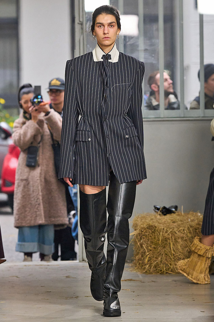 Setchu 2026-2027 Fall Winter Womens Fashion Runway Trends - deconstructed, snap buttons, zippers, denim, jeans, inward shoulders
