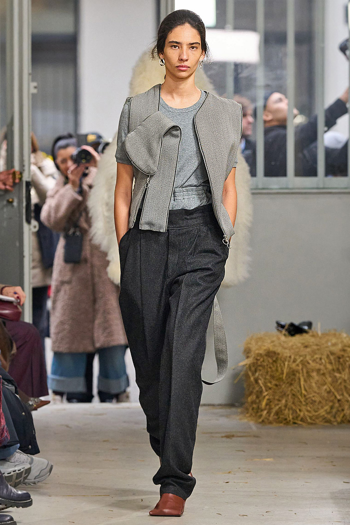 Setchu 2026-2027 Fall Winter Womens Fashion Runway Trends - deconstructed, snap buttons, zippers, denim, jeans, inward shoulders