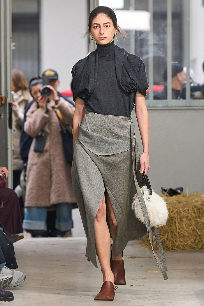 Setchu 2026-2027 Fall Winter Womens Fashion Runway Trends - deconstructed, snap buttons, zippers, denim, jeans, inward shoulders
