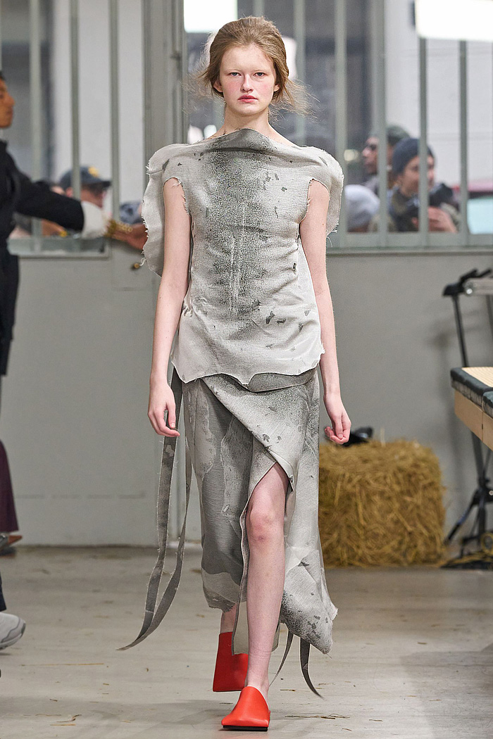 Setchu 2026-2027 Fall Winter Womens Fashion Runway Trends - deconstructed, snap buttons, zippers, denim, jeans, inward shoulders