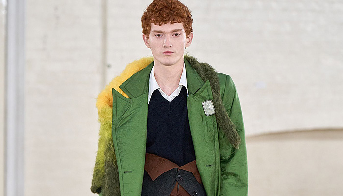 TOGA 2026-2027 Fall Autumn Winter Mens Fashion Runway Trends - London Fashion Week - Criss-Cross Belts, Muscateer, Deconstructed, Double Layer, Manskirt, Wide Leg, Plaid, Check, Tartan, Blazer, Shorts, Manskort, Knit Cardigan Waistband, Rainwear, Coat, Wrinkles, Handbag TOGA 2026-2027 Fall Winter Mens - London Fashion Week - Criss-Cross Belts, Manskirt, Plaid, Manskort, Cardigan Waist, Rainwear