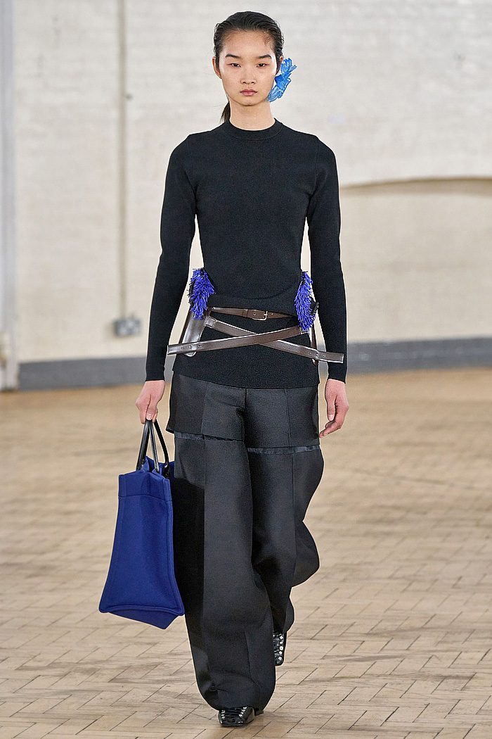 TOGA 2026-2027 Fall Autumn Winter Womens Fashion Runway Trends - London Fashion Week - Criss-Cross Belts, Muscateer, Deconstructed, Knit Cardigan Waistband, Motorcycle Biker Pants, Knee Pads, Wide Leg Palazzo Pants, Slashed Cutout, Tartan Plaid Check, Pantsuit, Patchwork TOGA 2026-2027 Fall Winter Womens - London Fashion Week - Cross Belts, Deconstructed, Biker Pants, Slashed, Tartan, Patchwork