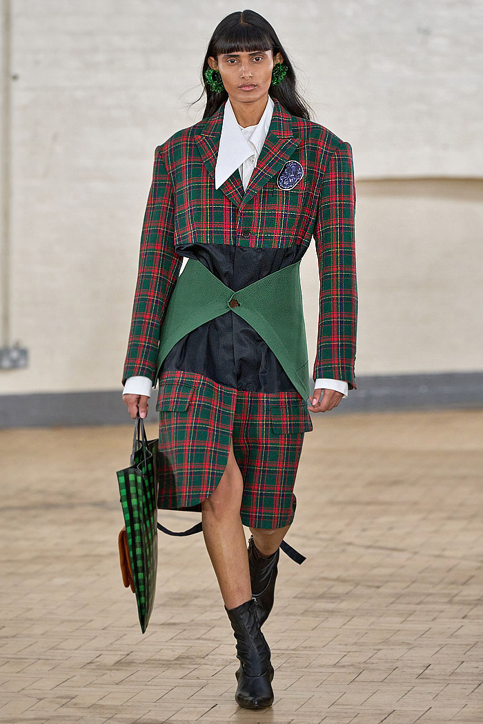 TOGA 2026-2027 Fall Autumn Winter Womens Fashion Runway Trends - London Fashion Week - Criss-Cross Belts, Muscateer, Deconstructed, Knit Cardigan Waistband, Motorcycle Biker Pants, Knee Pads, Wide Leg Palazzo Pants, Slashed Cutout, Tartan Plaid Check, Pantsuit, Patchwork TOGA 2026-2027 Fall Winter Womens - London Fashion Week - Cross Belts, Deconstructed, Biker Pants, Slashed, Tartan, Patchwork
