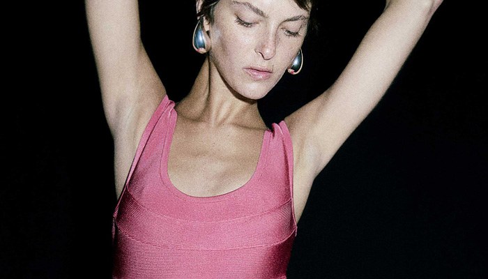 Hervé Léger 2026 Resort Cruise Pre-Spring Womens Lookbook - Body Contour Bandage Dress Mockneck Metallic Silk Strapless Shapewear One Shoulder Cinch Pleats Grommets Dots Strings Threads Fringes Halterneck Pencil Skirt Basketweave Tights Stockings Heels