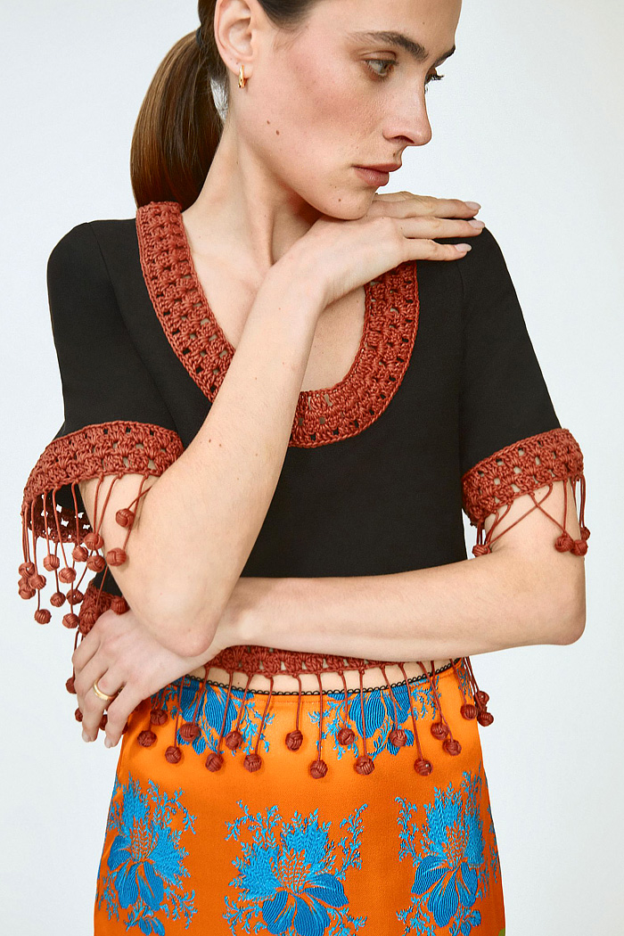 Rosie Assoulin 2026 Resort Womens show patchwork, knit crochet, jelly mint, flare pants, beads, halterneck, striped leaves, flowers