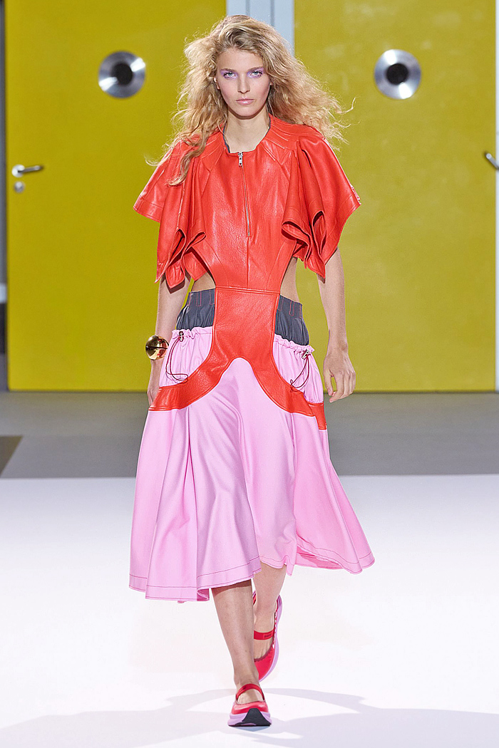 zomer 2026 Spring Summer Womens Runway at Paris - jewels, necktie bows, layered skirts, drawstring, camo, stripes, giant belts