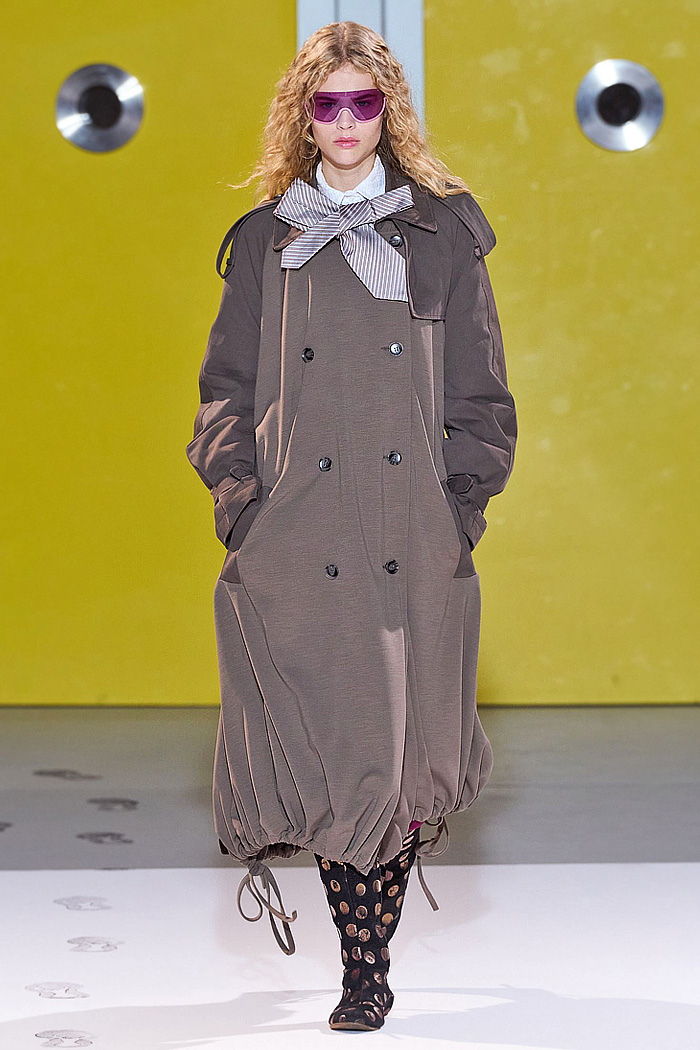 zomer 2026 Spring Summer Womens Runway at Paris - jewels, necktie bows, layered skirts, drawstring, camo, stripes, giant belts