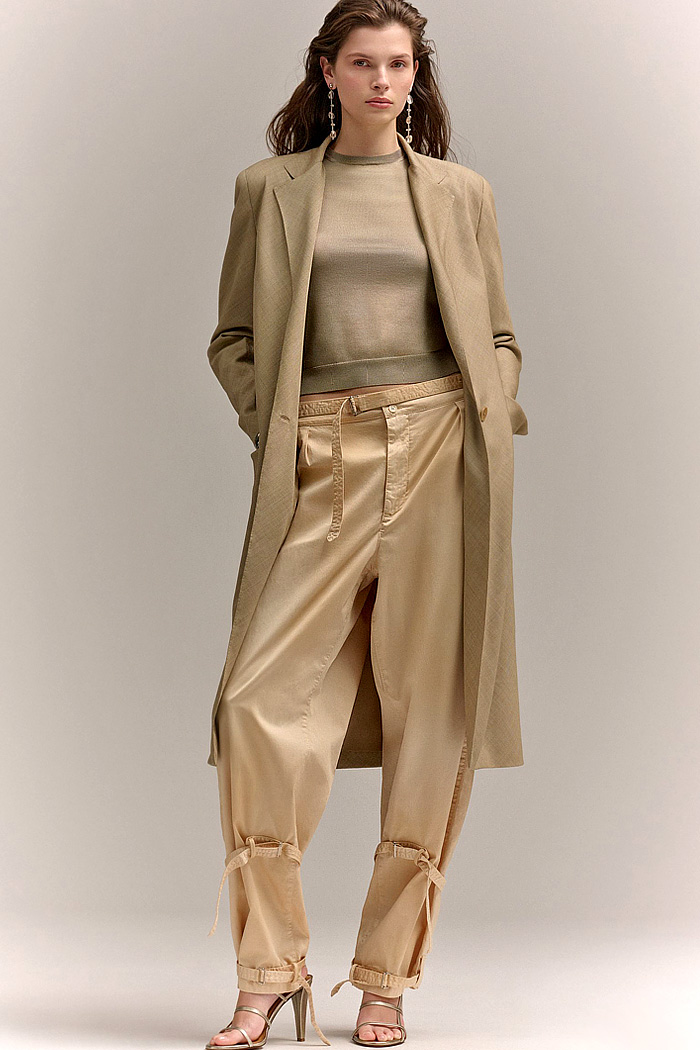 Ralph Lauren 2027 Resort Cruise Pre-Spring Womens Fashion Lookbook Trends - Bedazzled, Shiny, Metallic, Decorative, Sequins, Daywear, Slip Dress, Neutral Tones, Rope-Tied Waists, Rectangular Neck, Sheer, Halterneck, Halter Top, Draped, Eveningwear, Slit Opening, Pantsuit, Silk, Blouse, Wide Leg, Palazzo Pants, Utilitarian, Safari, Cargo Pockets, Utility Pockets, Pouches, Vest, Straps, Sleepwear, Outerwear, Blazer, Blazerdress, Coat, Trench Coat Ralph Lauren 2027 Resort Cruise Womens Fashion - Sequins, Slip Dress, Pantsuit, Silk, Wide Leg, Utility Vest, Straps, Trench Coat