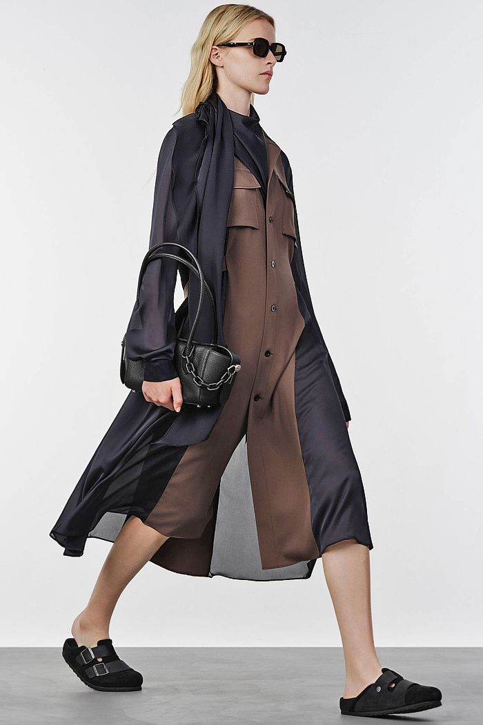 Sacai 2027 Resort Cruise Pre-Spring Womens Collection Fashion Trends - Deconstructed Denim Jeans Patchwork Hybrid Mix Panel Blazer Sheer Shirtdress Onesie Cargo Utility Pockets Baggy Wide Leg Culottes Miniskirt Cutoffs Shorts Sleepwear Cuffs Multiple Buttons Nautical Sailor Pants Lace Noodle Strap Petal Hem Blouse Geometric Handkerchief Hem Knit Cardigan Military Officer Trench Coat Sacai 2027 Resort Womens Fashion Trends - Deconstructed Denim Jeans Patchwork Hybrid Pockets Sleepwear Cuffs Sailor Pants Lace