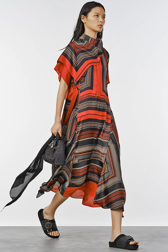 Sacai 2027 Resort Cruise Pre-Spring Womens Collection Fashion Trends - Deconstructed Denim Jeans Patchwork Hybrid Mix Panel Blazer Sheer Shirtdress Onesie Cargo Utility Pockets Baggy Wide Leg Culottes Miniskirt Cutoffs Shorts Sleepwear Cuffs Multiple Buttons Nautical Sailor Pants Lace Noodle Strap Petal Hem Blouse Geometric Handkerchief Hem Knit Cardigan Military Officer Trench Coat Sacai 2027 Resort Womens Fashion Trends - Deconstructed Denim Jeans Patchwork Hybrid Pockets Sleepwear Cuffs Sailor Pants Lace