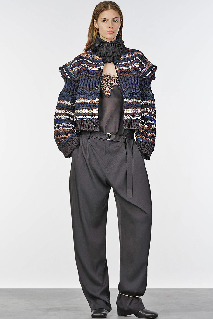 Sacai 2027 Resort Cruise Pre-Spring Womens Collection Fashion Trends - Deconstructed Denim Jeans Patchwork Hybrid Mix Panel Blazer Sheer Shirtdress Onesie Cargo Utility Pockets Baggy Wide Leg Culottes Miniskirt Cutoffs Shorts Sleepwear Cuffs Multiple Buttons Nautical Sailor Pants Lace Noodle Strap Petal Hem Blouse Geometric Handkerchief Hem Knit Cardigan Military Officer Trench Coat Sacai 2027 Resort Womens Fashion Trends - Deconstructed Denim Jeans Patchwork Hybrid Pockets Sleepwear Cuffs Sailor Pants Lace